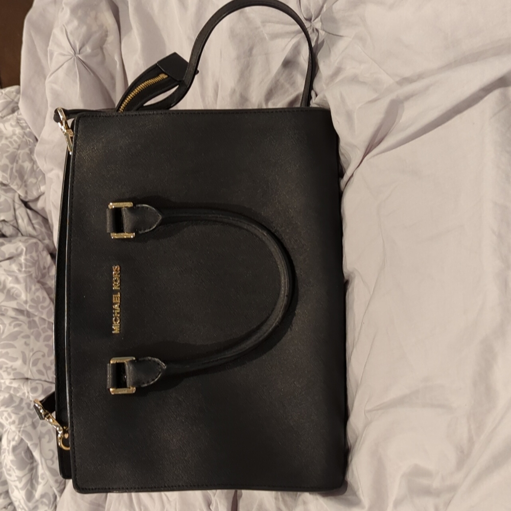 Black Michael Kors Large Bag with Shoulder Strap